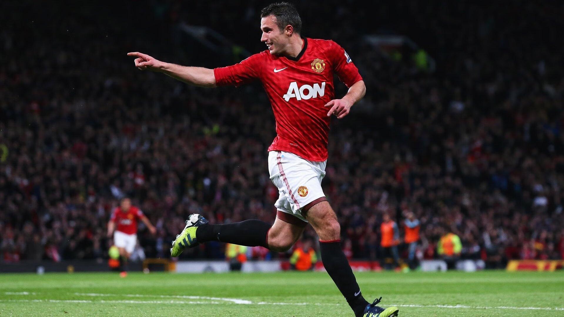 2025年英超关键战役意外延迟 阿德巴约与爱侣阿贾场边温情互动成焦点