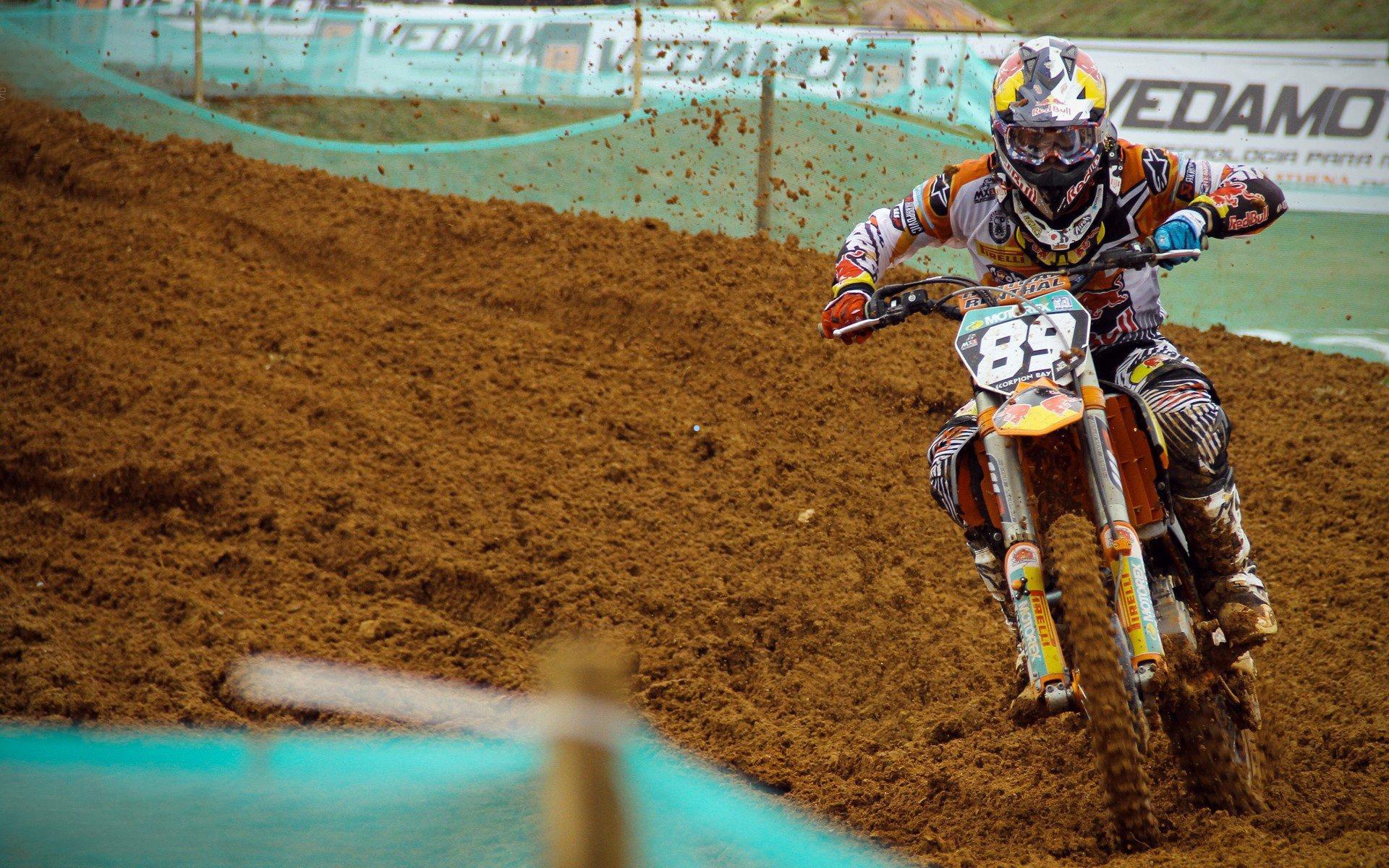 体育彩票|维尔茨遭飞踹引发赛场风波，英超官方为戈麦斯黄牌辩护，未使用过度力量背后的争议漩涡